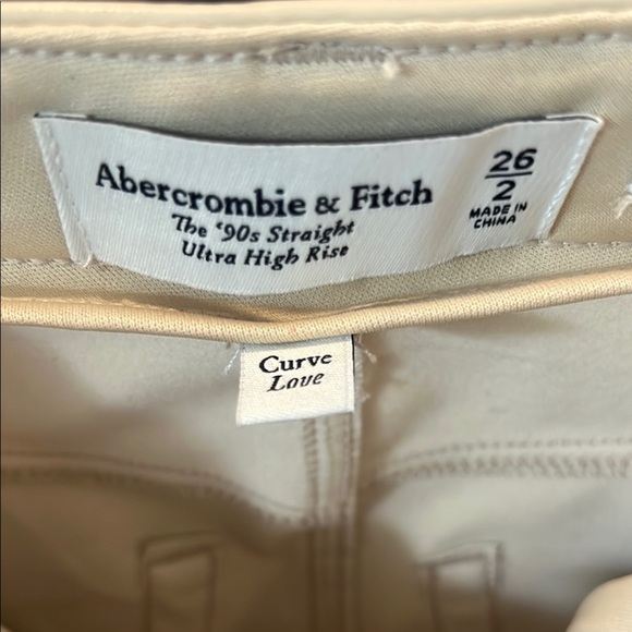 NWT Abercrombie & Fitch Cream 90s Straight Leg High Rise Vegan Leather 2/26 - Picture 2 of 10